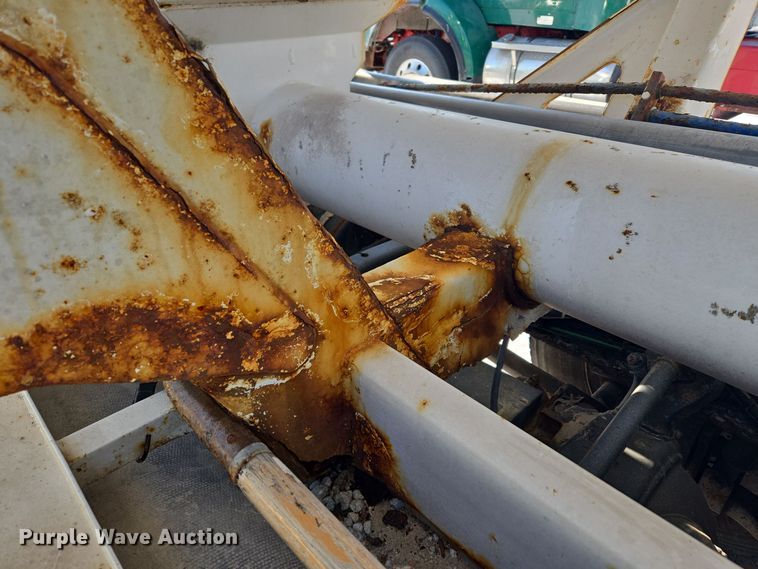 image for item EC3977 2000 Freightliner FLD120 fertilizer delivery truck