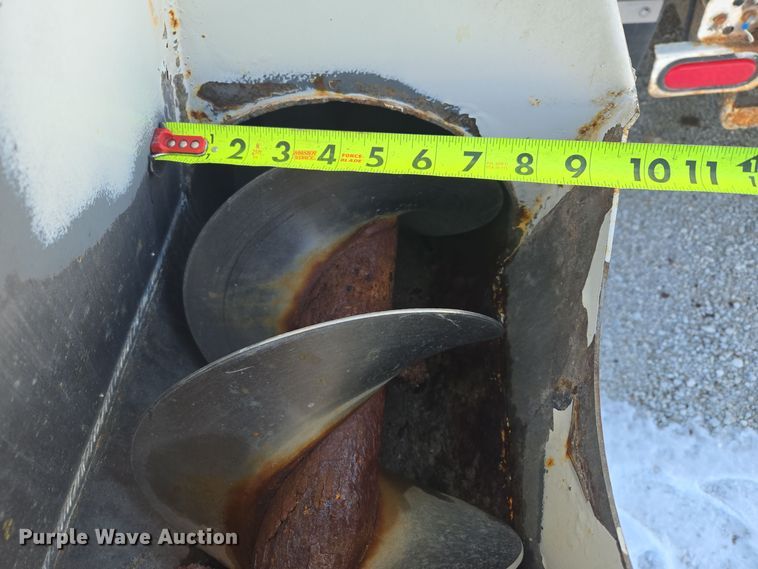 image for item EC3977 2000 Freightliner FLD120 fertilizer delivery truck