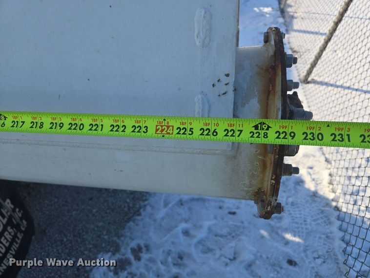 image for item EC3977 2000 Freightliner FLD120 fertilizer delivery truck