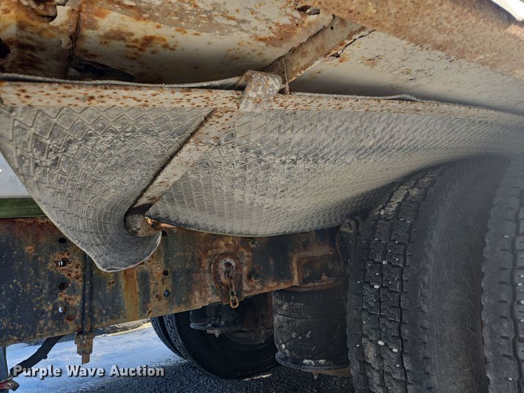 image for item EC3977 2000 Freightliner FLD120 fertilizer delivery truck