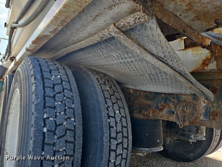 image for item EC3977 2000 Freightliner FLD120 fertilizer delivery truck