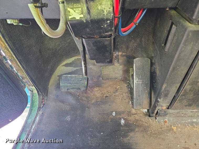 image for item EC3977 2000 Freightliner FLD120 fertilizer delivery truck