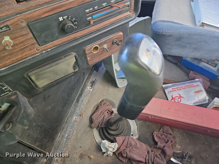 image for item EC3977 2000 Freightliner FLD120 fertilizer delivery truck