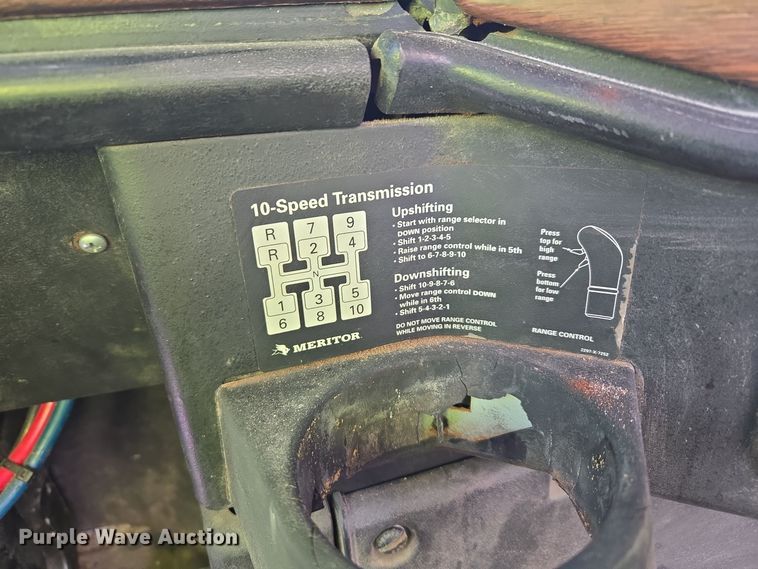 image for item EC3977 2000 Freightliner FLD120 fertilizer delivery truck