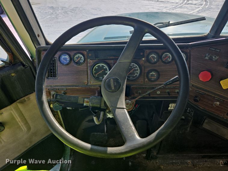 image for item EC3977 2000 Freightliner FLD120 fertilizer delivery truck