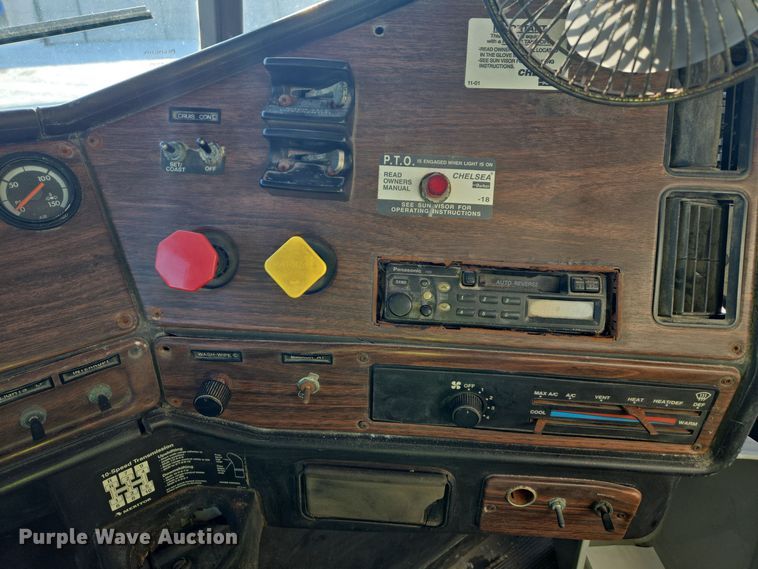 image for item EC3977 2000 Freightliner FLD120 fertilizer delivery truck