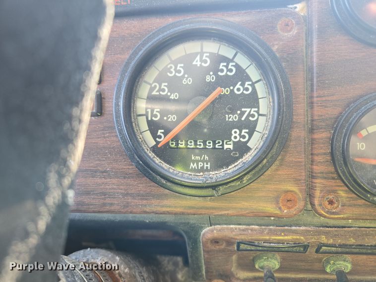 image for item EC3977 2000 Freightliner FLD120 fertilizer delivery truck