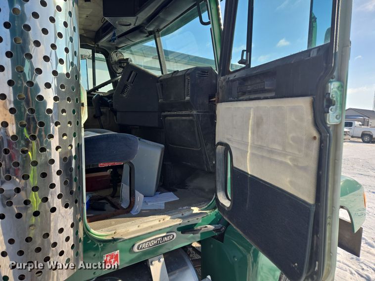 image for item EC3977 2000 Freightliner FLD120 fertilizer delivery truck