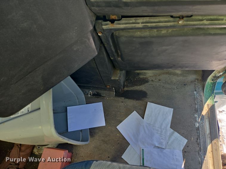 image for item EC3977 2000 Freightliner FLD120 fertilizer delivery truck