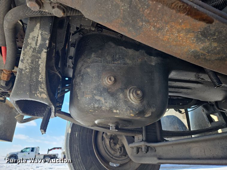 image for item EC3977 2000 Freightliner FLD120 fertilizer delivery truck