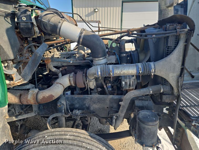 image for item EC3977 2000 Freightliner FLD120 fertilizer delivery truck