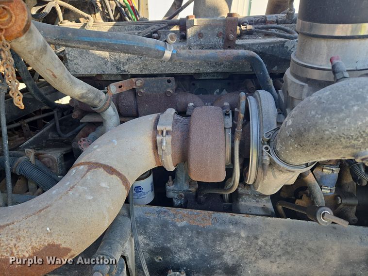 image for item EC3977 2000 Freightliner FLD120 fertilizer delivery truck