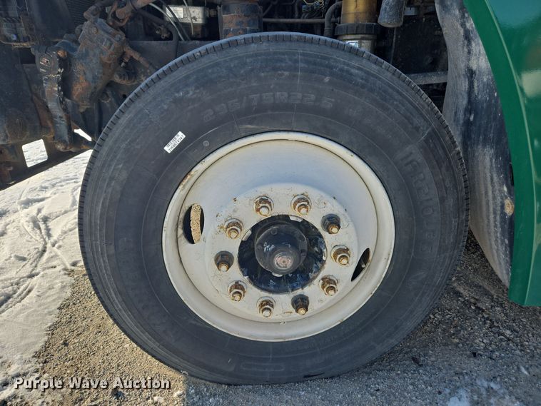 image for item EC3977 2000 Freightliner FLD120 fertilizer delivery truck