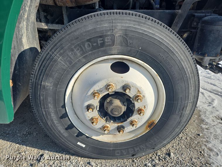 image for item EC3977 2000 Freightliner FLD120 fertilizer delivery truck