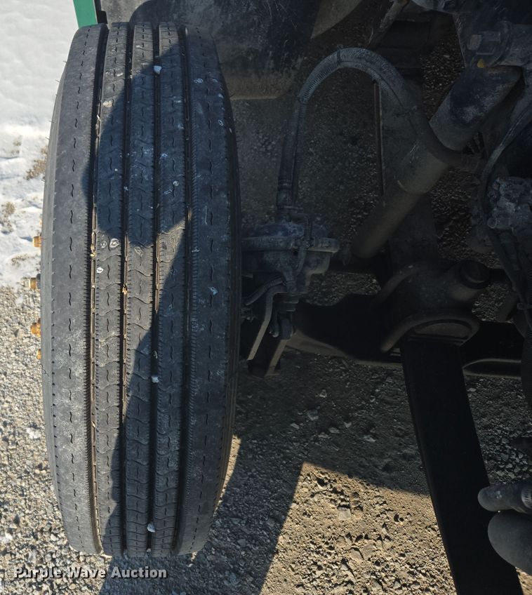 image for item EC3977 2000 Freightliner FLD120 fertilizer delivery truck