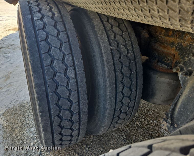 image for item EC3977 2000 Freightliner FLD120 fertilizer delivery truck