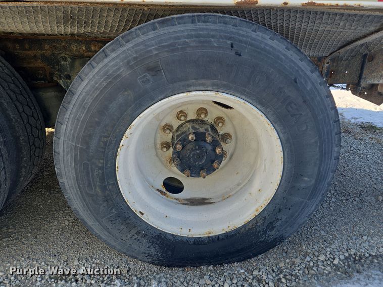 image for item EC3977 2000 Freightliner FLD120 fertilizer delivery truck