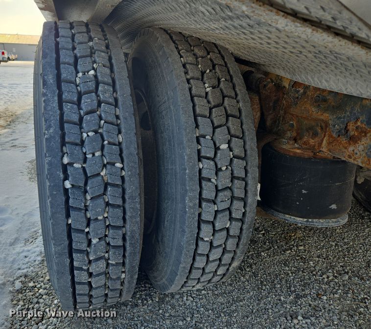 image for item EC3977 2000 Freightliner FLD120 fertilizer delivery truck