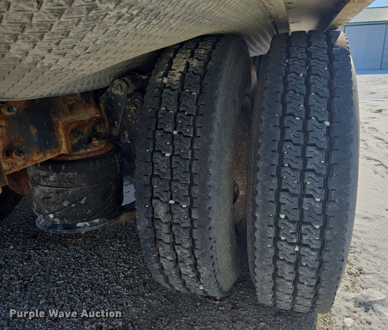 image for item EC3977 2000 Freightliner FLD120 fertilizer delivery truck