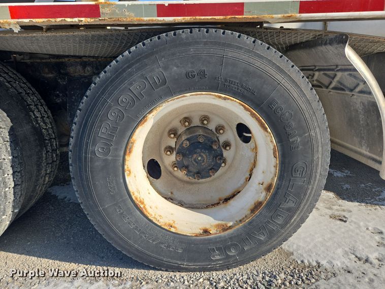 image for item EC3977 2000 Freightliner FLD120 fertilizer delivery truck