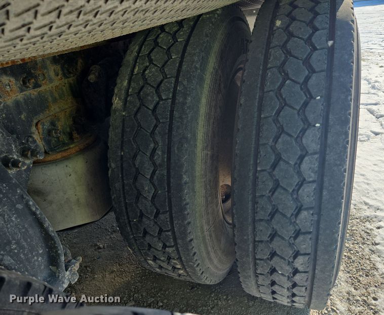 image for item EC3977 2000 Freightliner FLD120 fertilizer delivery truck