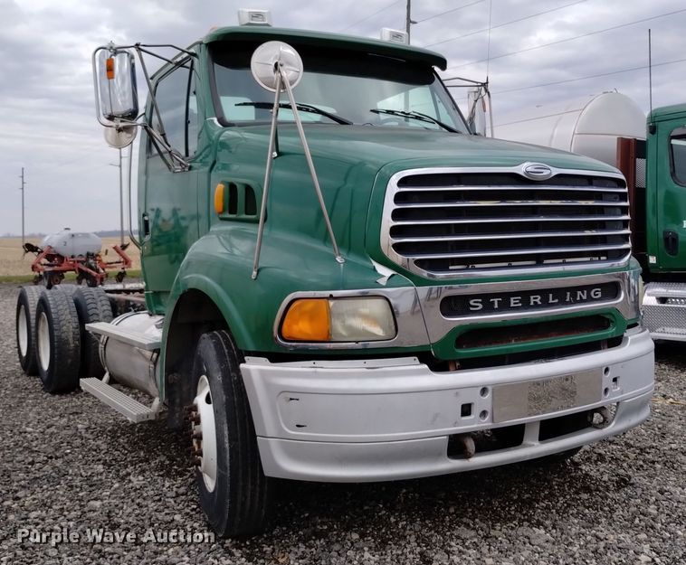 image for item EH0081 2006 Sterling  AT9500 truck cab and chassis