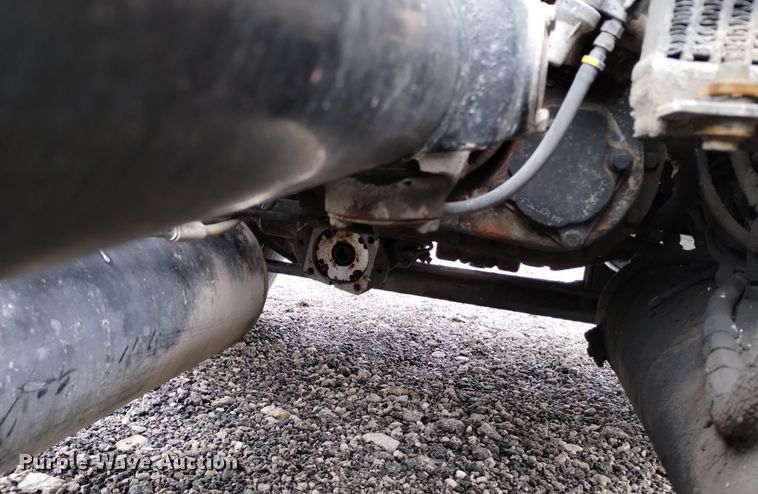 image for item EH0081 2006 Sterling  AT9500 truck cab and chassis