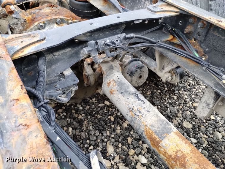 image for item EH0081 2006 Sterling  AT9500 truck cab and chassis