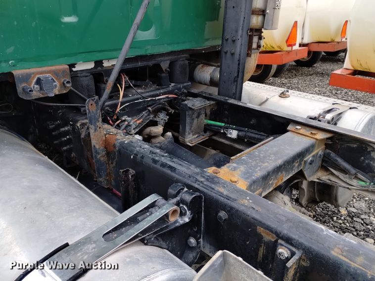 image for item EH0081 2006 Sterling  AT9500 truck cab and chassis