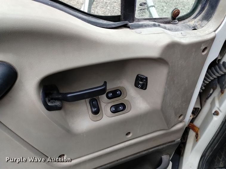 image for item EH0081 2006 Sterling  AT9500 truck cab and chassis