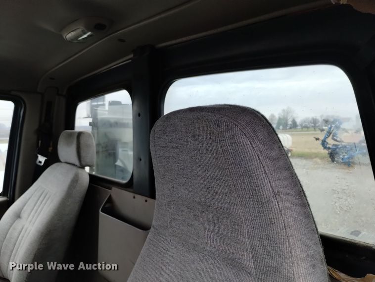 image for item EH0081 2006 Sterling  AT9500 truck cab and chassis