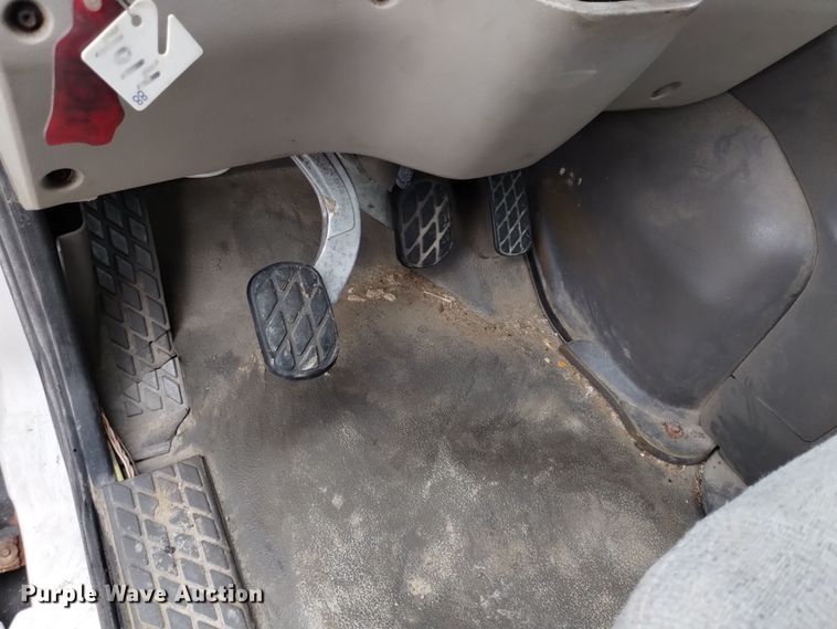 image for item EH0081 2006 Sterling  AT9500 truck cab and chassis