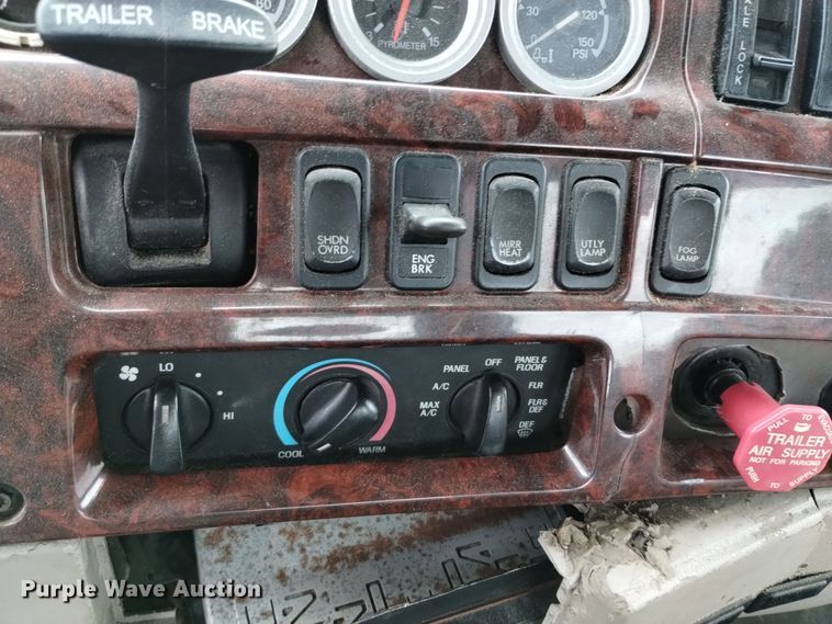 image for item EH0081 2006 Sterling  AT9500 truck cab and chassis