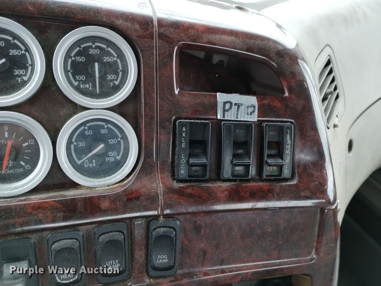 image for item EH0081 2006 Sterling  AT9500 truck cab and chassis