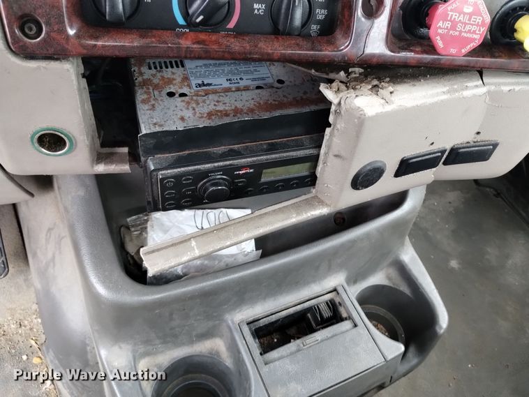 image for item EH0081 2006 Sterling  AT9500 truck cab and chassis