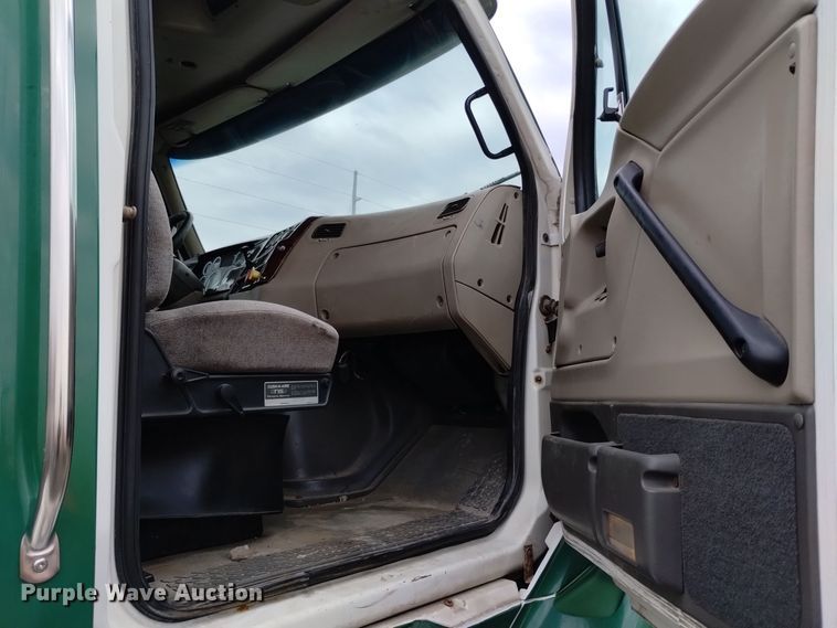 image for item EH0081 2006 Sterling  AT9500 truck cab and chassis