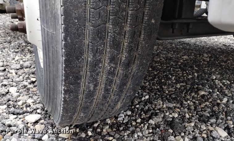 image for item EH0081 2006 Sterling  AT9500 truck cab and chassis