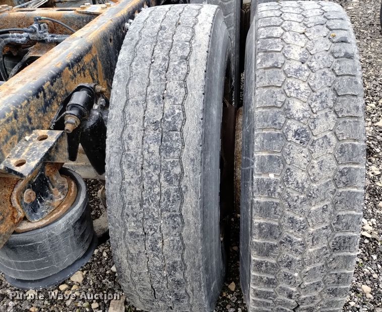 image for item EH0081 2006 Sterling  AT9500 truck cab and chassis