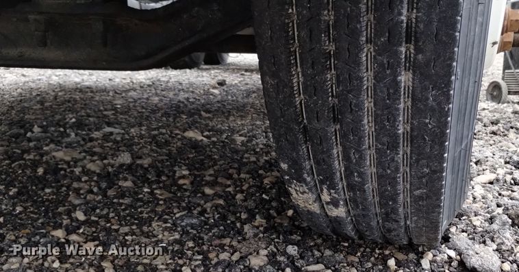 image for item EH0081 2006 Sterling  AT9500 truck cab and chassis