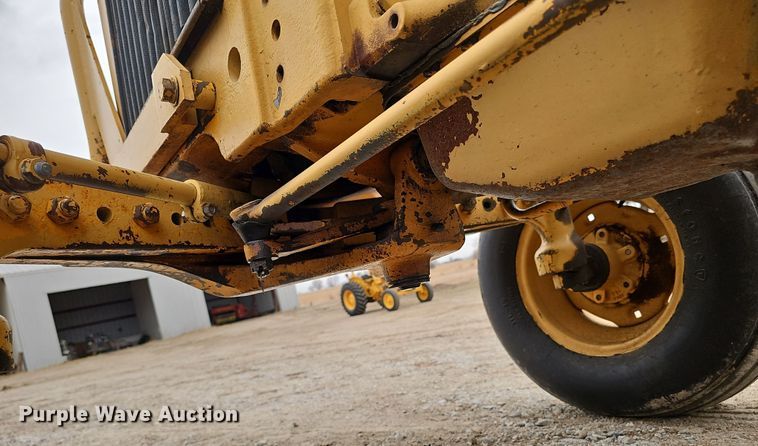 image for item EH8677 John Deere 301A tractor