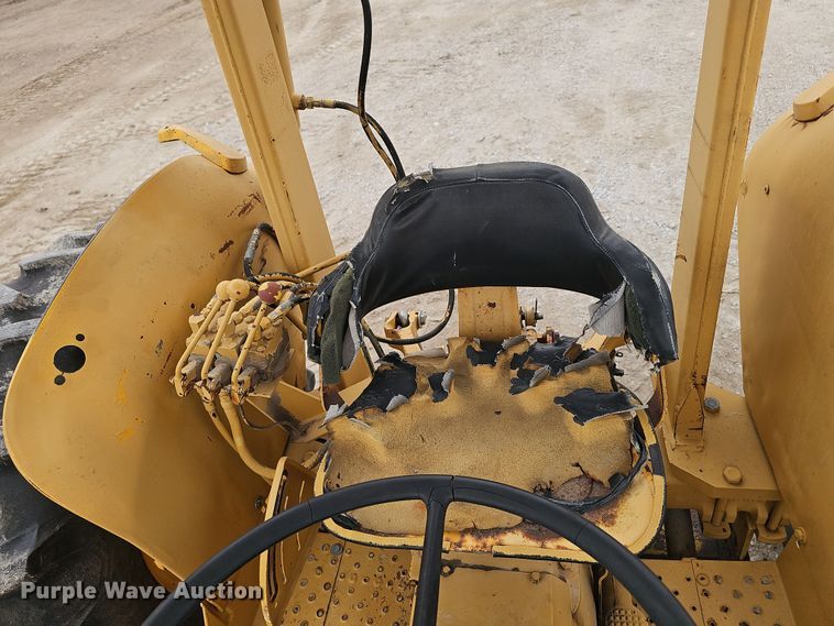 image for item EH8677 John Deere 301A tractor