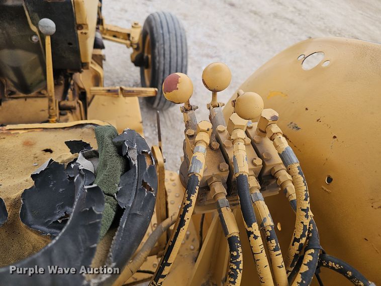 image for item EH8677 John Deere 301A tractor