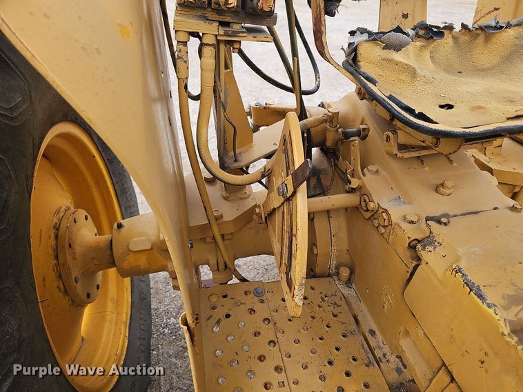 image for item EH8677 John Deere 301A tractor