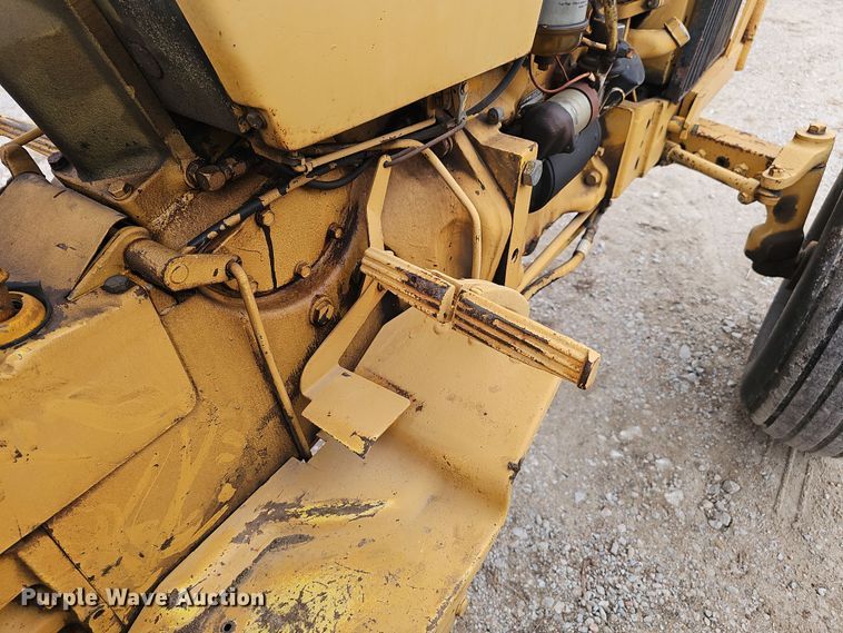 image for item EH8677 John Deere 301A tractor