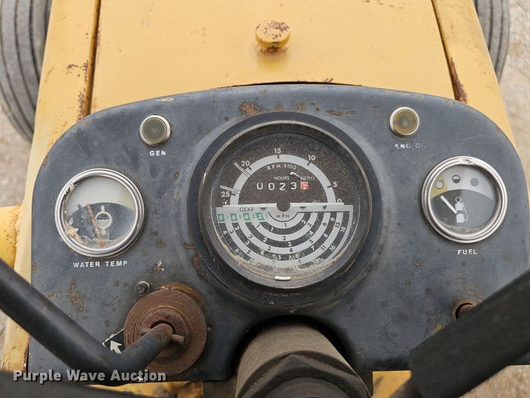 image for item EH8677 John Deere 301A tractor