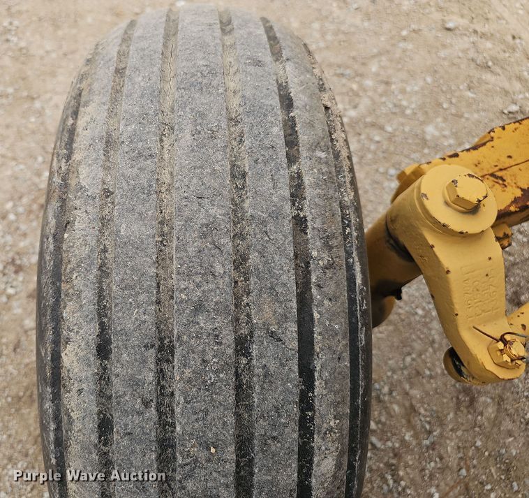 image for item EH8677 John Deere 301A tractor