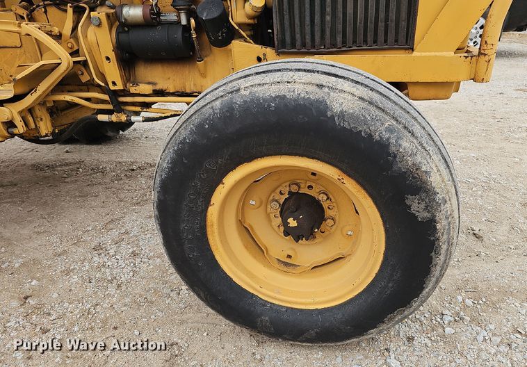 image for item EH8677 John Deere 301A tractor