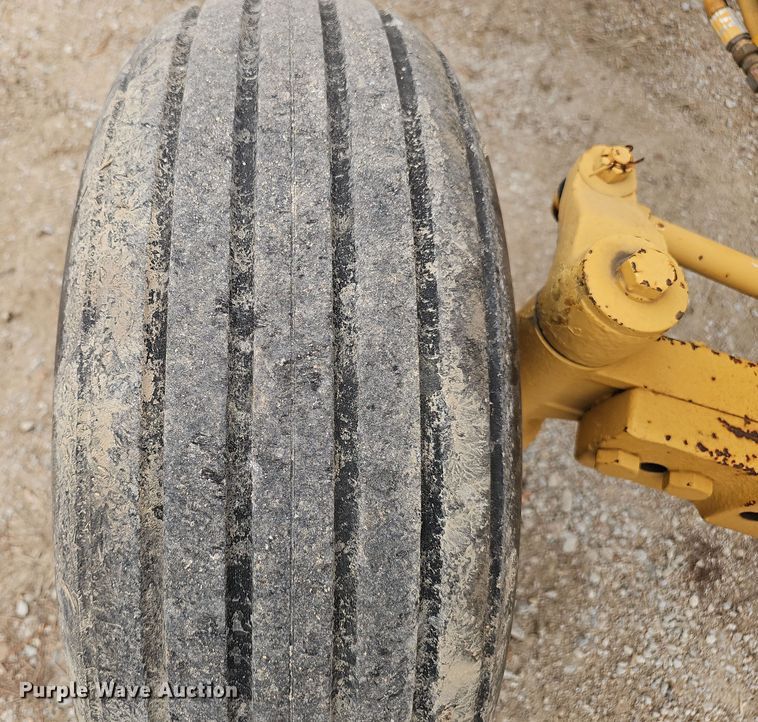 image for item EH8677 John Deere 301A tractor