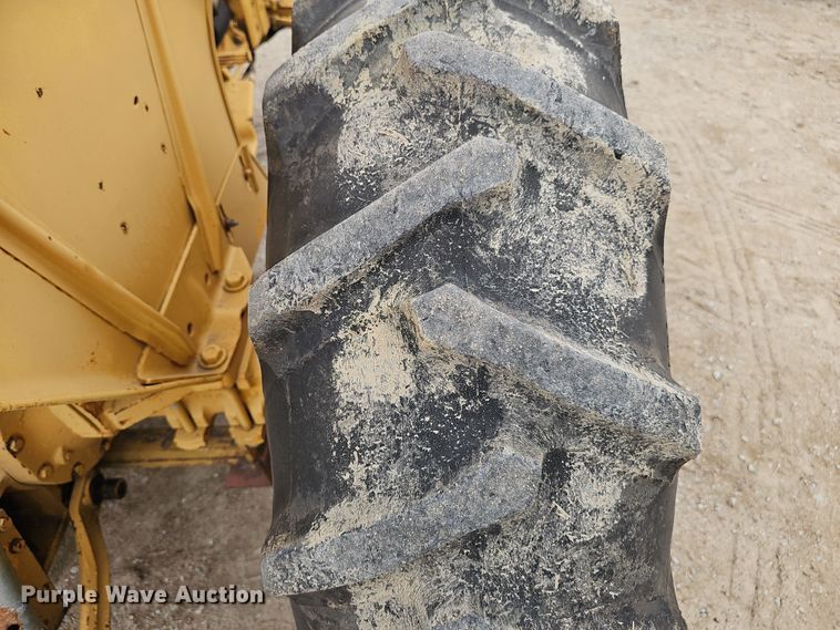 image for item EH8677 John Deere 301A tractor