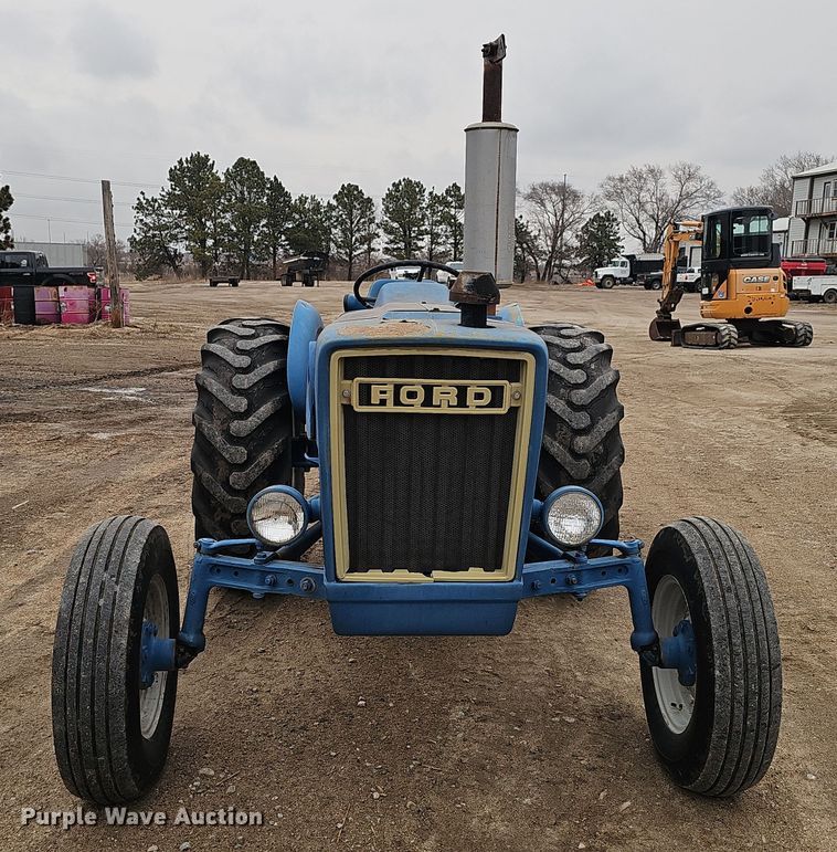 image for item EH8678 1977 Ford 3600 tractor